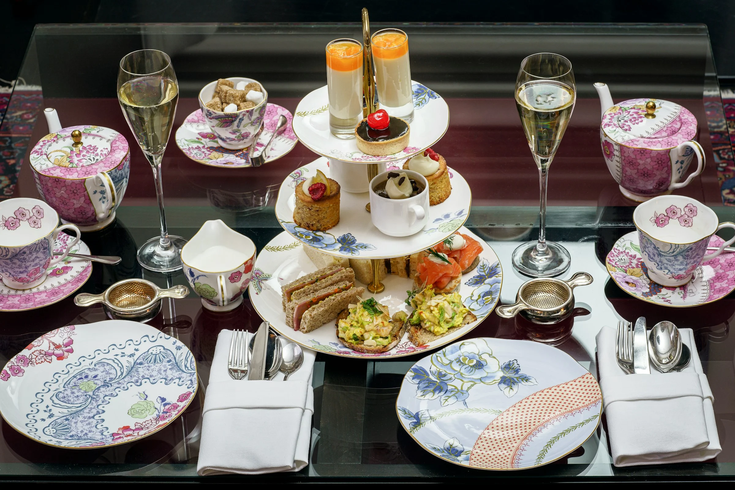 Service de thé anglais avec rondelle de citron, porcelaine