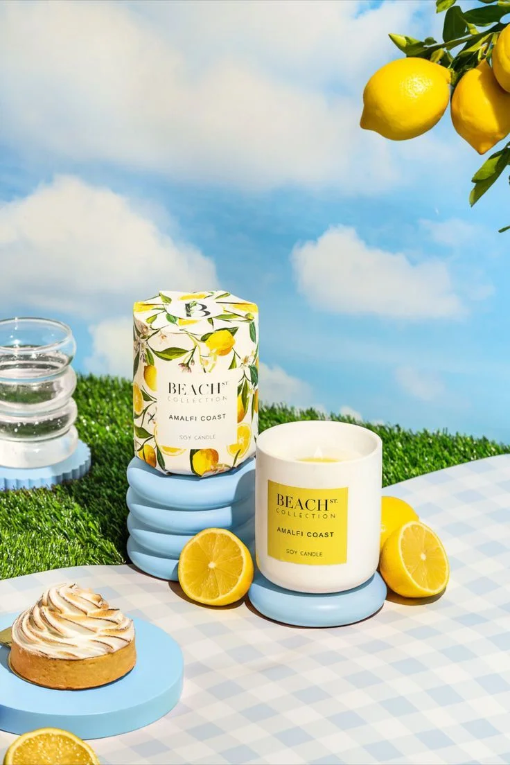 Bougie parfumée et citrons frais — ambiance soins et cosmétique au citron