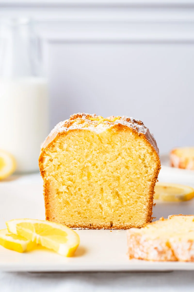Cake moelleux au citron tranché, glaçage royal craquant