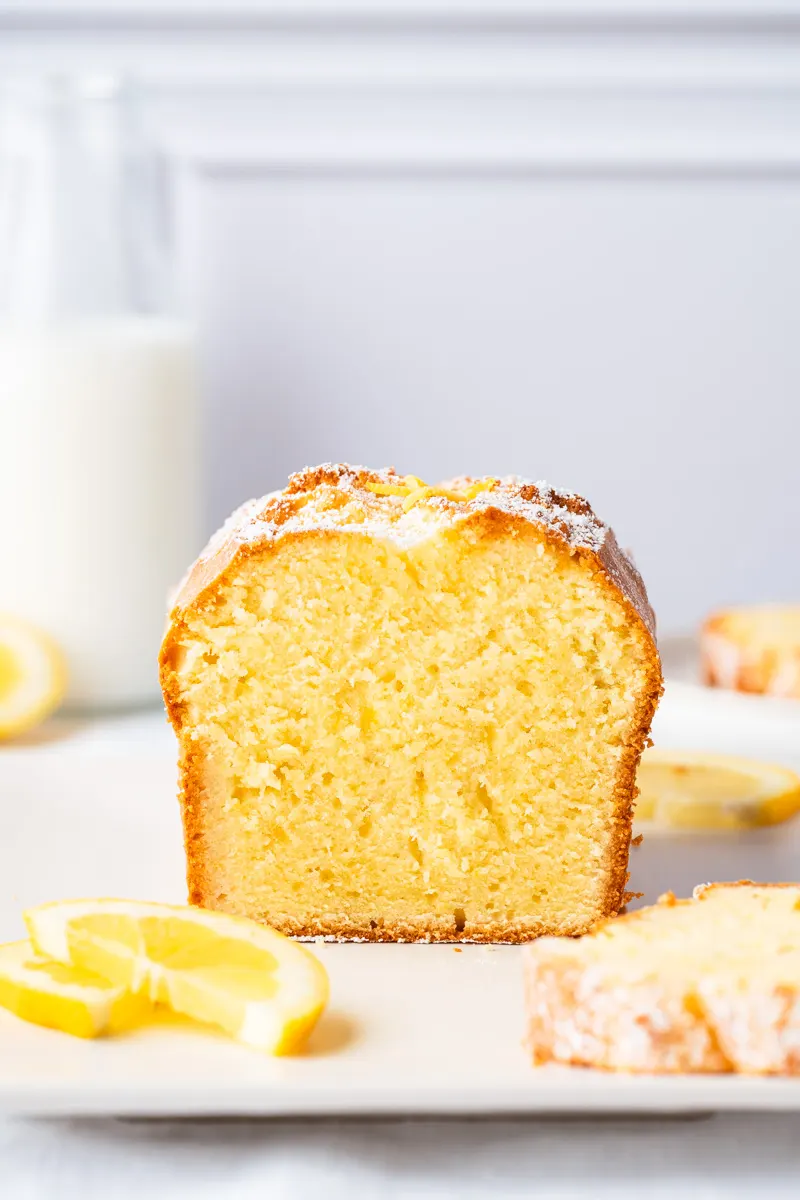 Cake moelleux au citron tranché, glaçage royal craquant