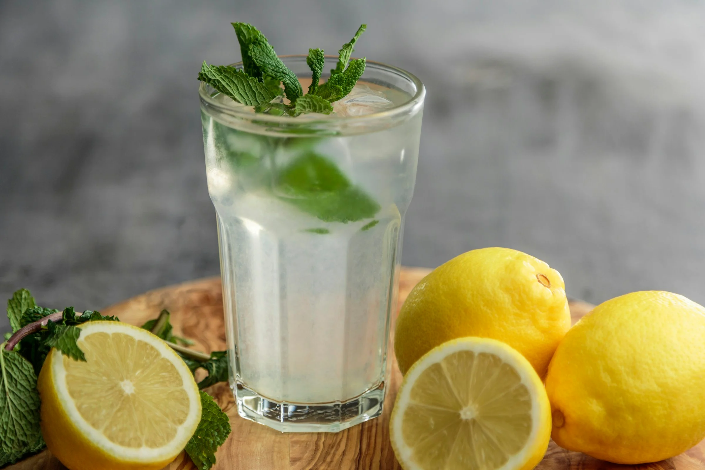 Boisson citronnée pour le réveil