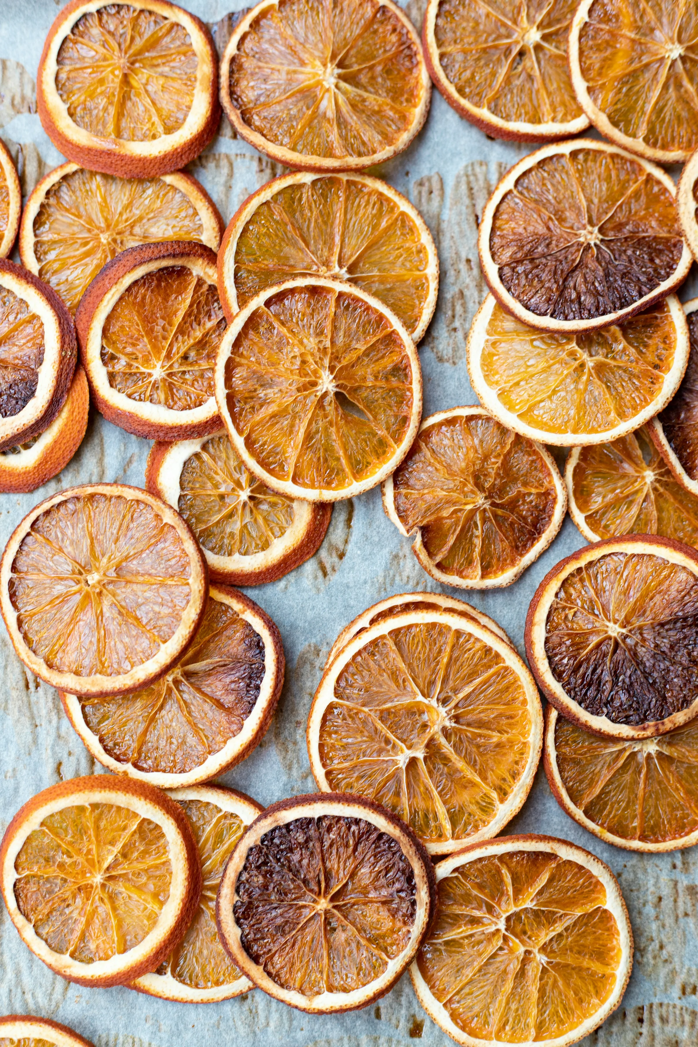 Rondelles de citron en processus de séchage, du frais au complètement déshydraté