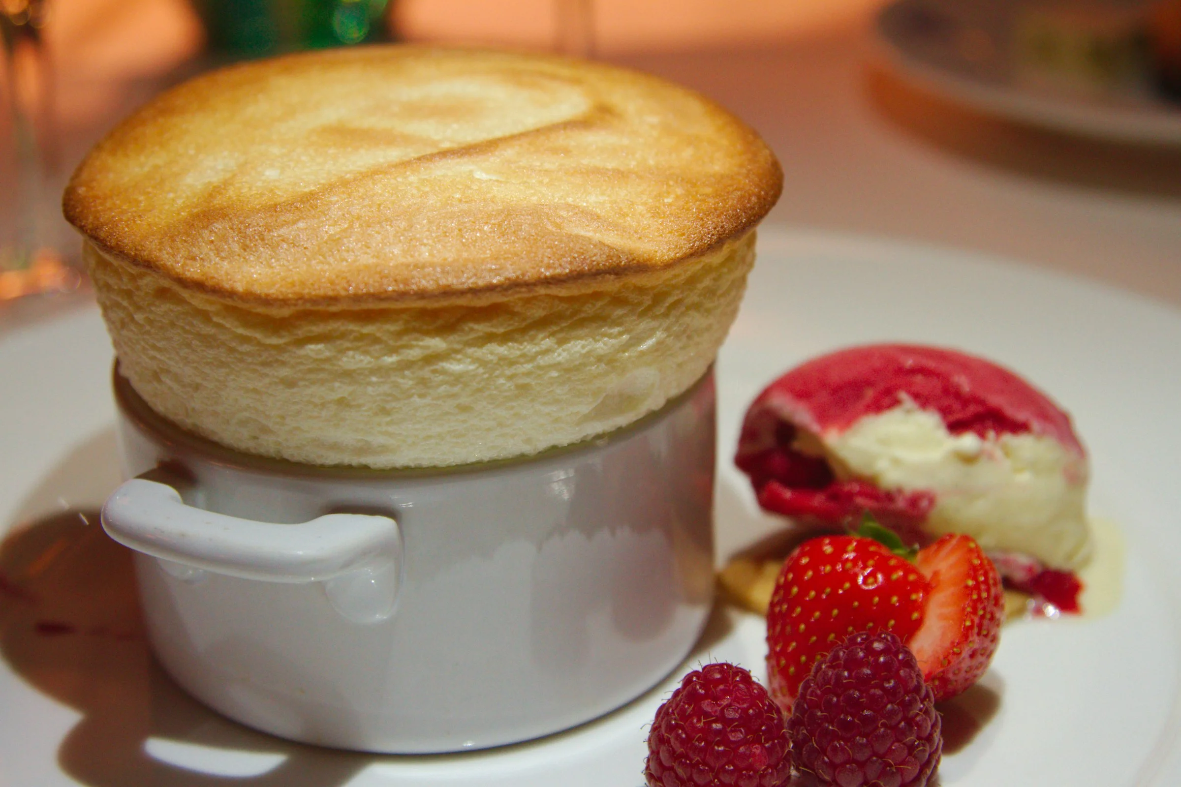 Soufflé au citron gonflé à la sortie du four